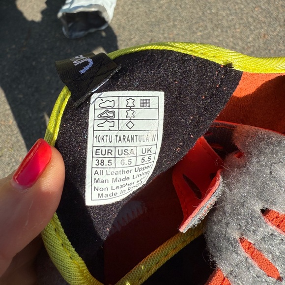 Vibrant Frixion women 8, men’s 6.5 Climbing Shoes - Picture 4 of 4